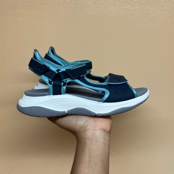 Clarks Women’s Wave 2.0 Skip Sandals Navy Nubuck - Picture 1 of 17